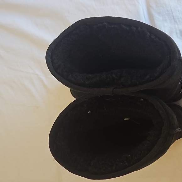Black Classic Tall UGGS Size 7 - Picture 4 of 11